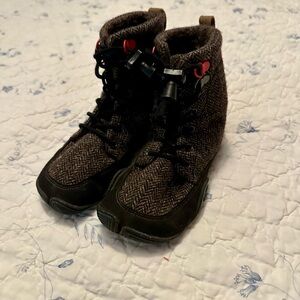 Wildling shoes North Wolf wool style size 11 kids